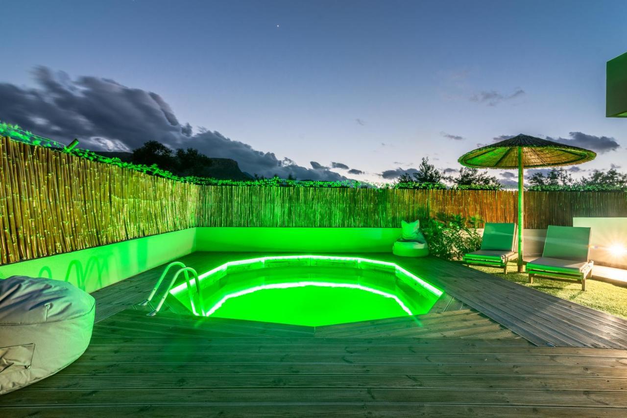Cozy House With Pool Near Beach Gazi Buitenkant foto
